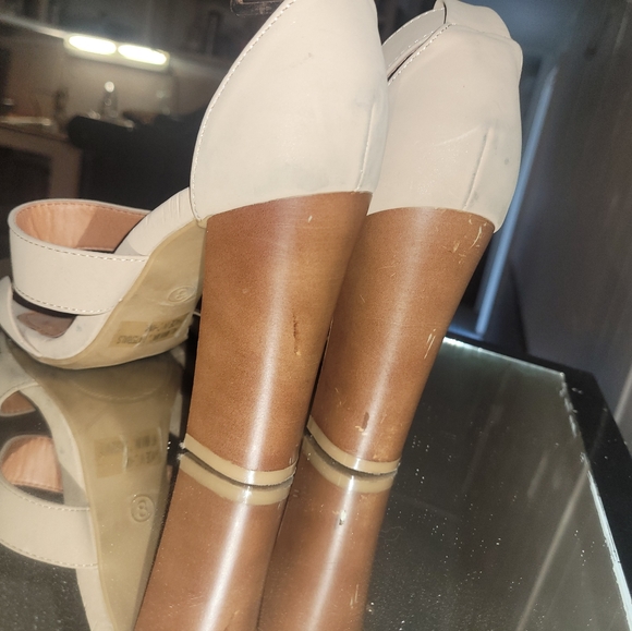 Shoe - Picture 2 of 4